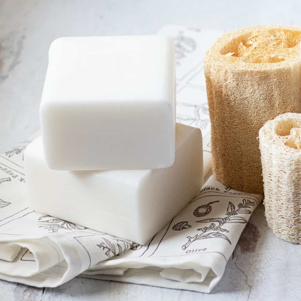 Have you been dying to learn how to make soap? This beginner soap making guide and melt and pour soap making supplies will really help get you started!